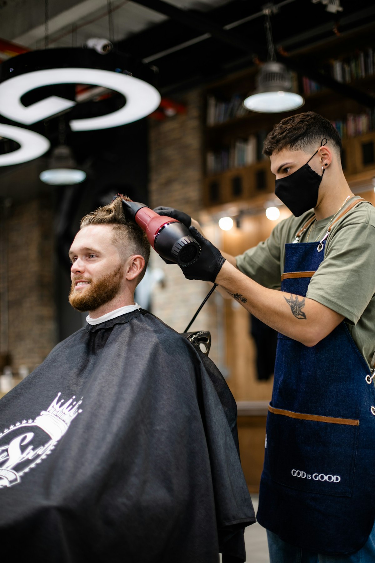 Corte y peinado en el salón